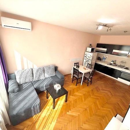 Lovely City Center 1Bd, 1Bt Apartment Sofia Exterior foto