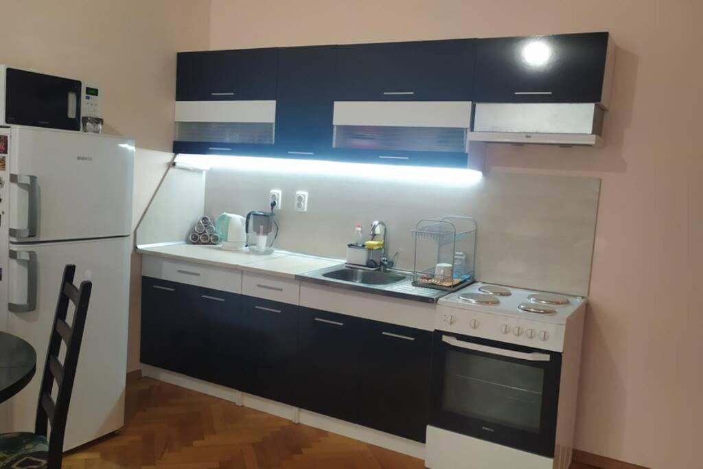 Lovely City Center 1Bd, 1Bt Apartment Sofia Exterior foto